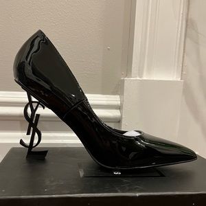 Designer Inspired Black pointed toe heels